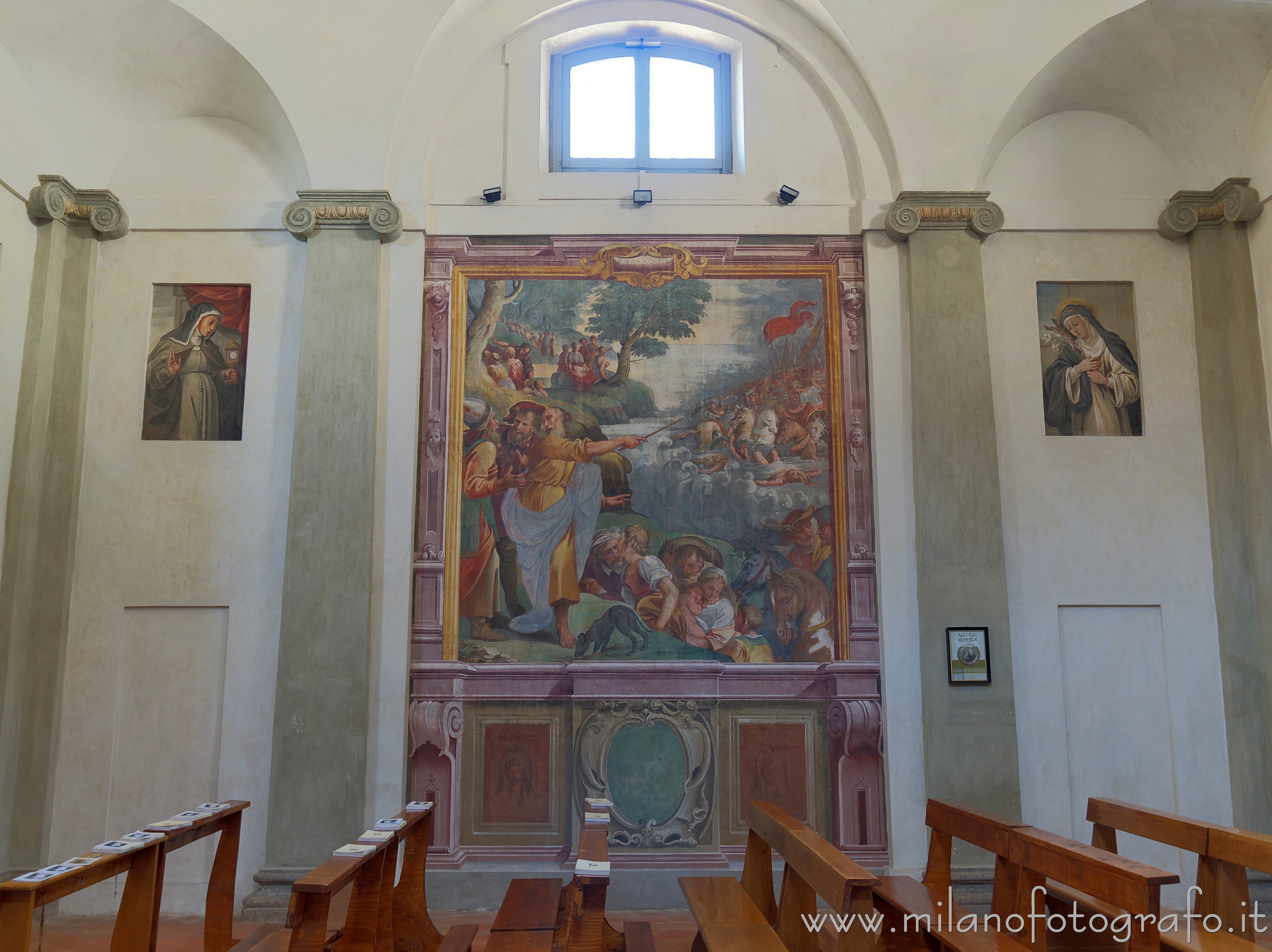 Sesto San Giovanni (Milano) - Parete interna destra dell'Oratorio di Santa Margherita in Villa Torretta